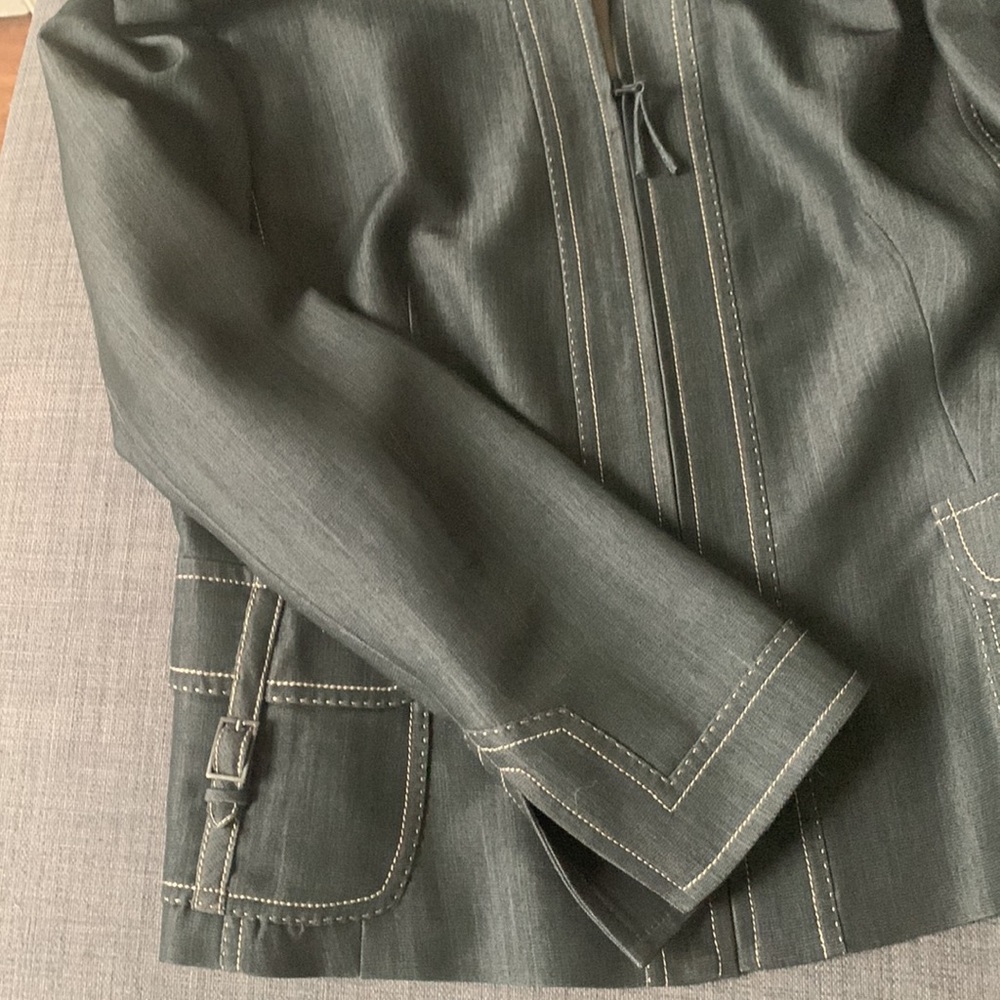 Albert Nipon Skirt Suit In Charcoal Gray. Size 10. - image 7